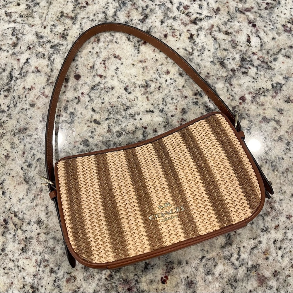 Coach Kailey Straw Shoulder Bag🧸